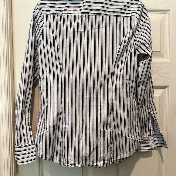 Women’s Express Button Down Shirt - Picture 4 of 4